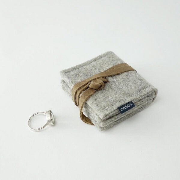 matilda k. manufaktur Schmuckaufbewahrung 'schmucknest' klein aus Wollfilz hellgrau 'margarete'