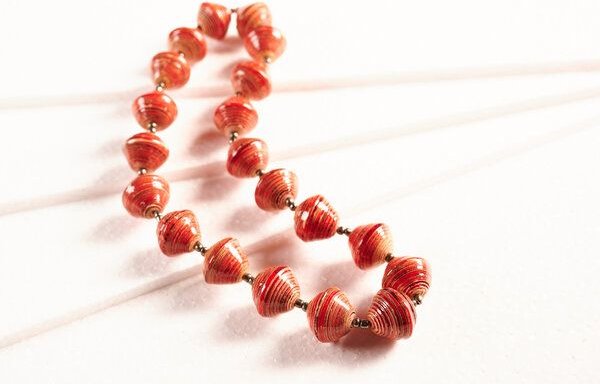 PEARLS OF AFRICA Kurze Halskette aus großen runden Papierperlen "LUPITA"