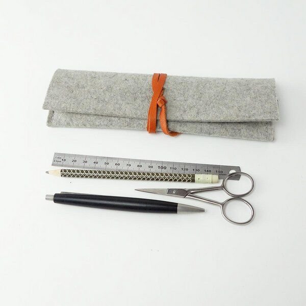 matilda k. manufaktur stiftemäppchen schlampermäppchen federmäppchen 'leonore' aus Wollfilz hellgrau