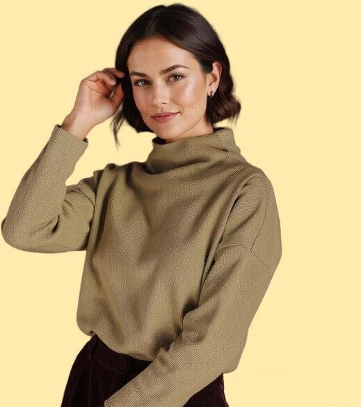 ManduTrap Nachhaltiger Damen-Pullover „Dori“ – Bio-Baumwolle & Stehkragen – Olive