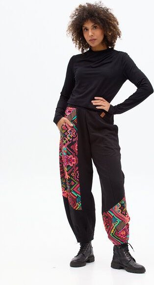 KOKOworld Hose Hiri – mit weiten Hosenbeinen – In die Seitennähte eingearbeitete Taschen – Asymmetrische Einsätze mit ei...