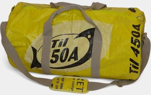 REFISHED fair fashion Tasche 'SPORTY BAG' - upcycelte Fischfuttersäcke