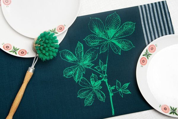 Hirschkind Bio & Fair-Trade-Geschirrtuch "Kastanie" petrol