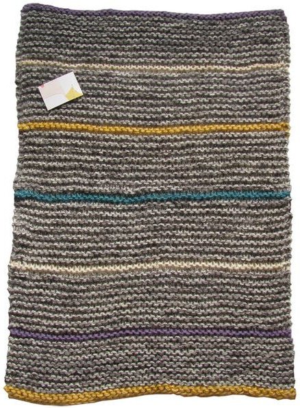 ingegerd Handgestrickte Babydecke in grau mit bunten Streifen