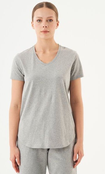 ORGANICATION ESSENTIALS-TUBA- Basic T-Shirt aus Bio-Baumwolle mit V-Ausschnitt