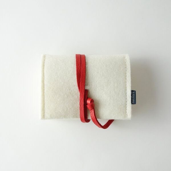 matilda k. manufaktur Schmuckaufbewahrung 'schmucknest' mittel aus Wollfilz wollweiß 'matilde'