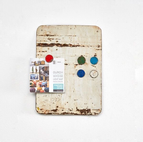 Moogoo Creative Africa Magnettafel aus recycelten Ölfässern mit 5 bunten Magneten - Industrial Upcycling
