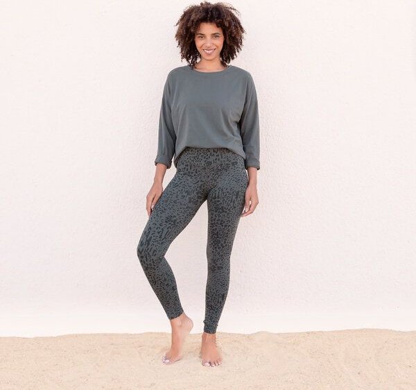 Jaya KONCY - Damen - Basic Longsleeve mit lässiger Weite und etwas kürzer geschnittem Cutting-Edge Saum