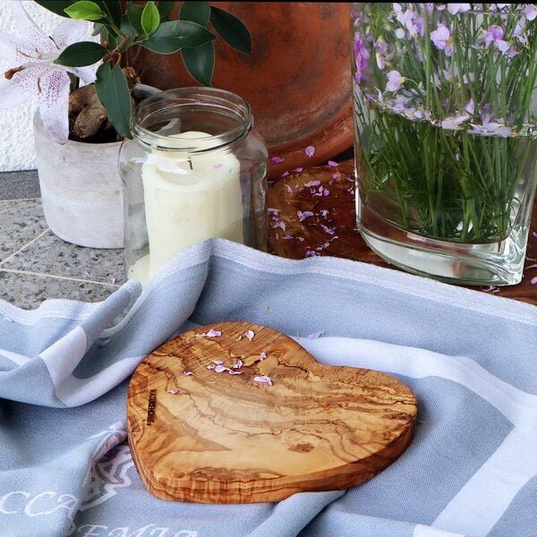 NATUREHOME Schneidebrett "Herz" Frühstücksbrett Untersetzer Olivenholz - Geschenk