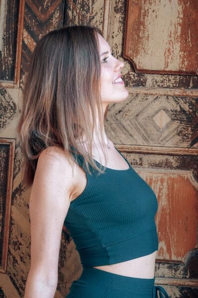 Vivien Joy Farrah Basic Crop Top