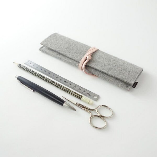 matilda k. manufaktur stiftemäppchen schlampermäppchen federmäppchen 'leonore' aus Wollfilz hellgrau