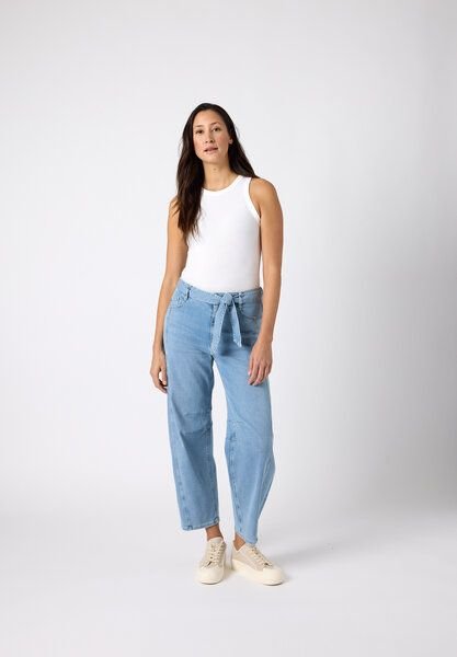 FUTURE:PEOPLE. 03:01 BARREL LEG BELT- Damen Jeans aus weichem Stretch-Denim aus Bio-Baumwoll-Mix (30301 0 1008)