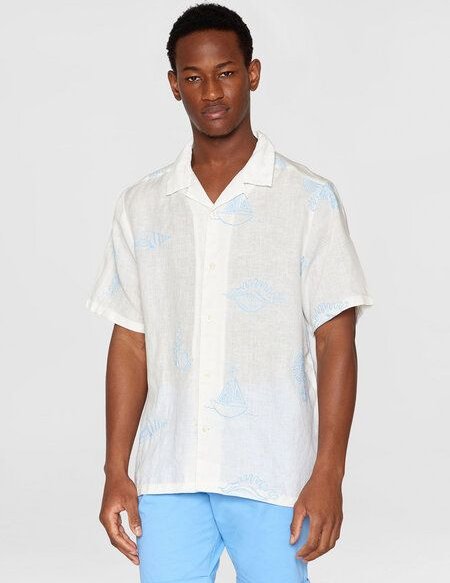 KnowledgeCotton Apparel Hemd - Embroidery Box Fit short sleeve - aus Leinen (bio)