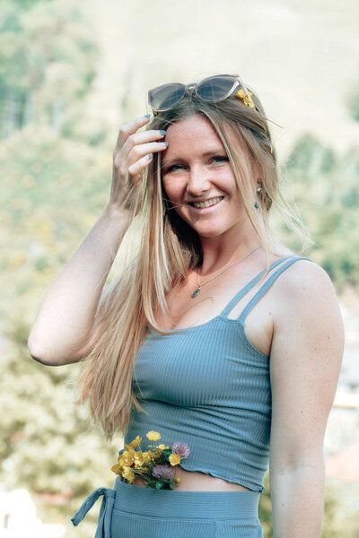 Vivien Joy Crop Top mit Rüschen - Farrah