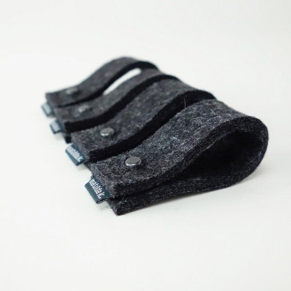 matilda k. manufaktur Tropfenfänger aus Filz mit Geschenkkarte für Weinflaschen 'gustav'