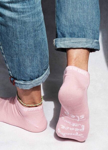 SPARKLES OF LIGHT SPREADING PEACE Unisex Sneakersocken aus Biobaumwolle
