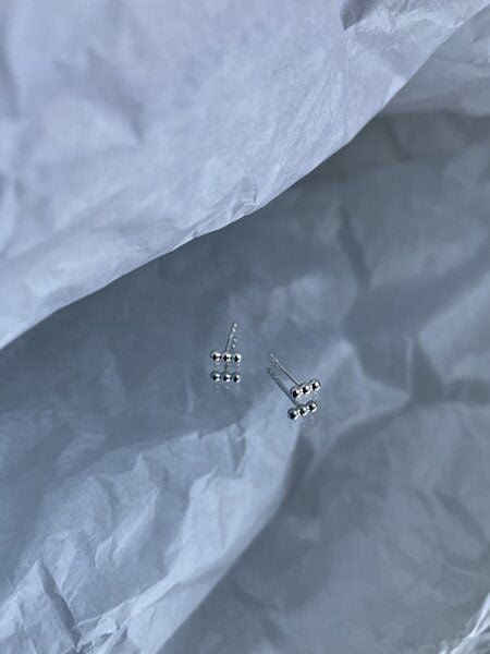 noemvri fashion label Kugelohrstecker