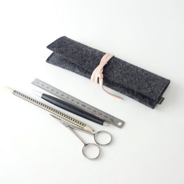 matilda k. manufaktur stiftemäppchen schlampermäppchen federmäppchen 'leonore' aus Wollfilz anthrazit