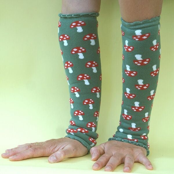 Fräulein Prusselise Stulpen Pilze grün, rot, bunt gemustert, Beinlinge Armlinge