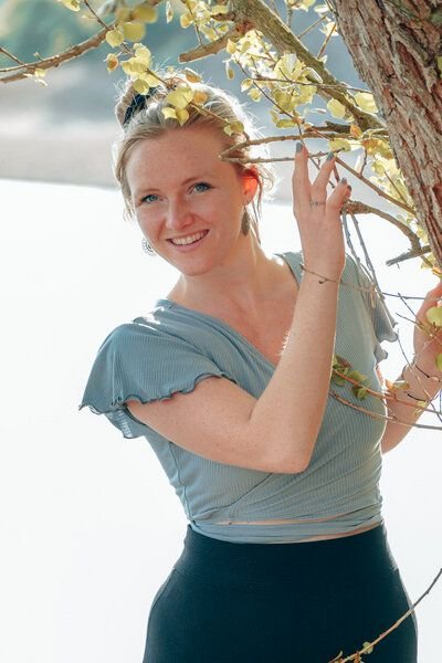 Vivien Joy Wickeltop mit Schmetterlingsärmel - Farrah