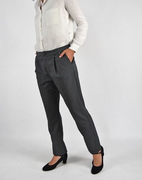 Karottenhose Zidi high rise aus upgecycelter herringbone Wolle Aatise