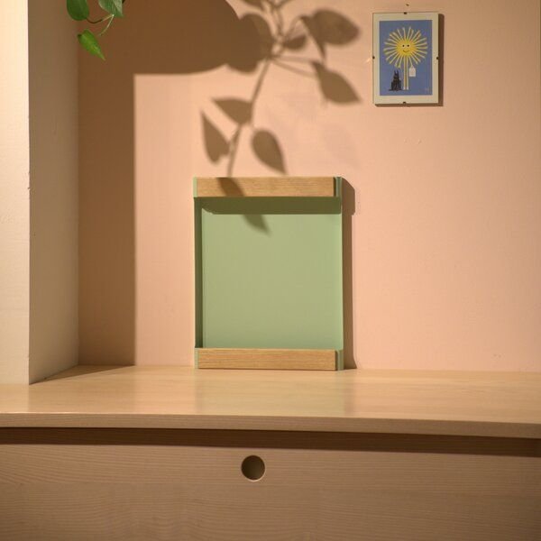 Bally und Bally Farbiges Serviertablett | stapelbar aus Holz und Metall