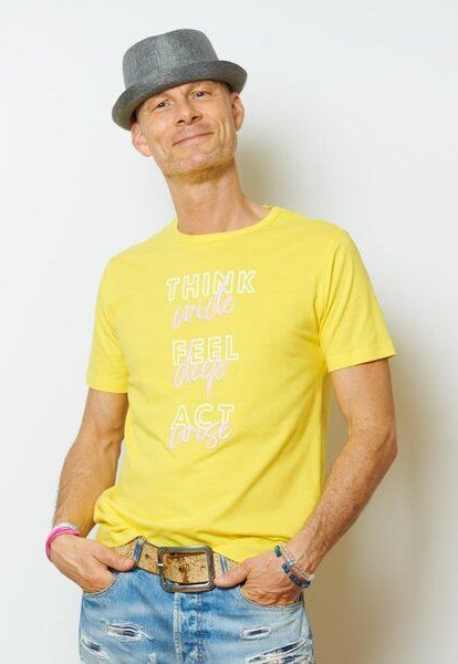 SPARKLES OF LIGHT Yoga Shirt | THINK FEEL ACT