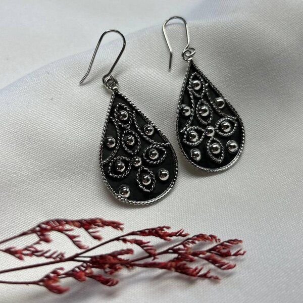 pakilia Ohrhänger "Hoja casquilla"