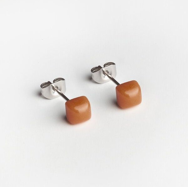 ALEXASCHA Winzige Ohrstecker aus recyceltem Glas | 4mm