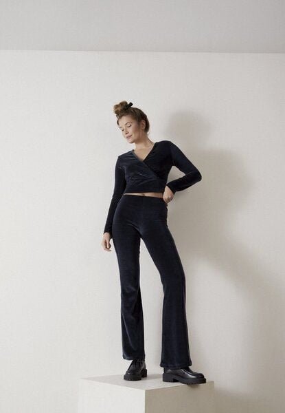 Givn Berlin Samthose GBELODIE flared leg aus Bio-Baumwolle