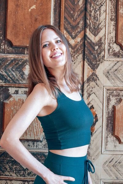 Vivien Joy Farrah Basic Crop Top