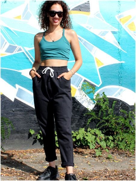 BAGHI Sweat Hose GOTS organic black mit tieferem Schritt