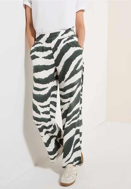 Thumbnail - Cecil Damen Wide Leg Zebra Print Hose in Grün, Gr: XS