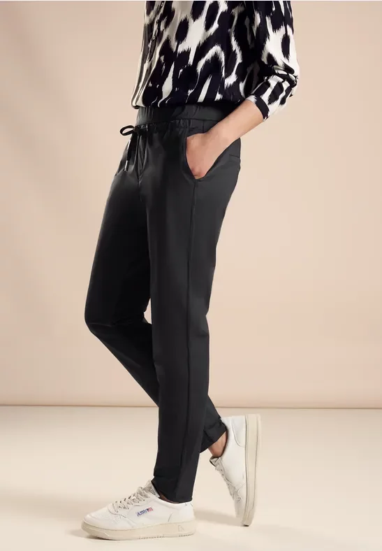 Street One Frauen Travel Hose im Loose Fit in Schwarz, Gr: 42