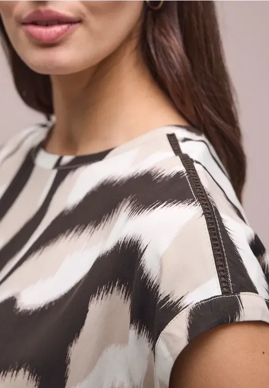 Street One Frauen Dropped Shoulder Bluse mit Tapedetails in Braun, Gr: 40