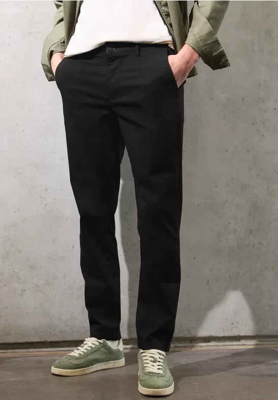 Street One MEN Männer Chino mit Stretchbund in Schwarz, Gr: 28