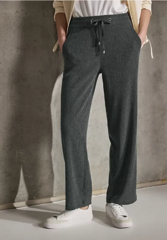 Street One Studio Frauen Straight Leg Strukturhose in Grün, Gr: 38