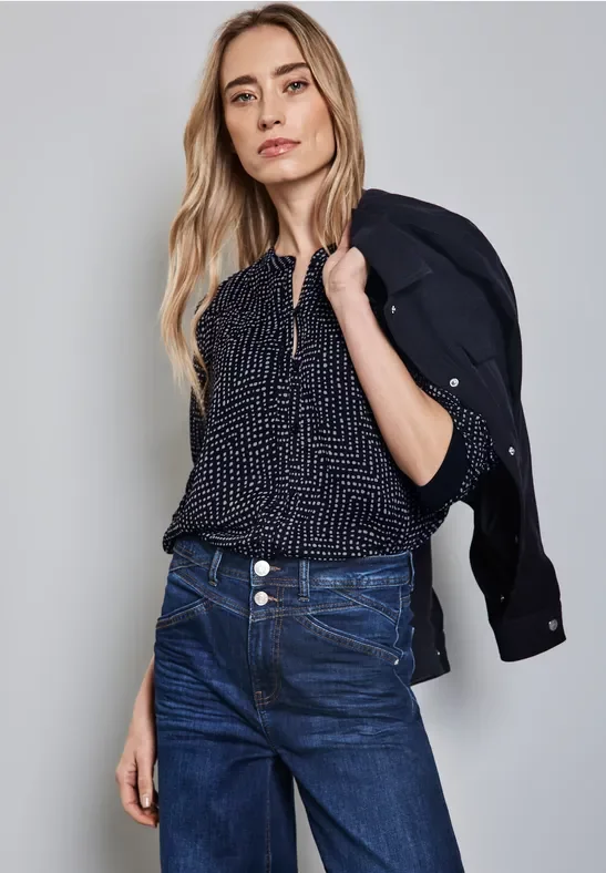 Thumbnail - Street One Frauen Gemusterte Chiffon Bluse in Blau, Gr: 46