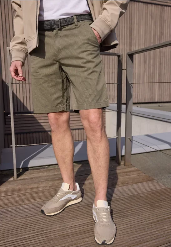 Street One MEN Männer Mid Waist Chino Shorts mit Gürtel in Beige, Gr: 31