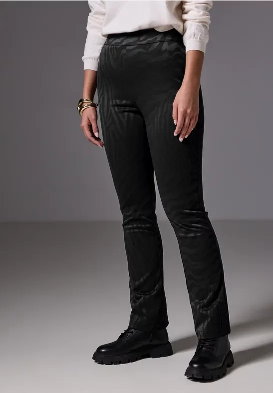 Thumbnail - Street One Studio Frauen Bootcut Jaquard-Hose in Schwarz, Gr: 40