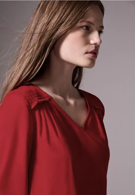 Thumbnail - Street One Studio Frauen Bluse mit Smock-Detail in Rot, Gr: 36