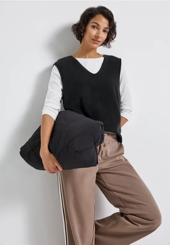 Street One Frauen Ärmelloser V-Neck Pullover in Schwarz, Gr: 38