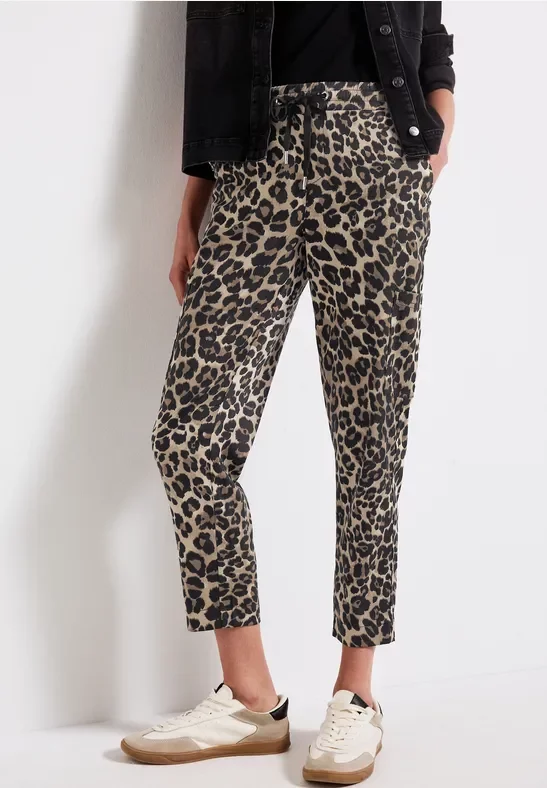 Street One Frauen Loose Fit Hose mit Leo-Print in Schwarz, Gr: 42