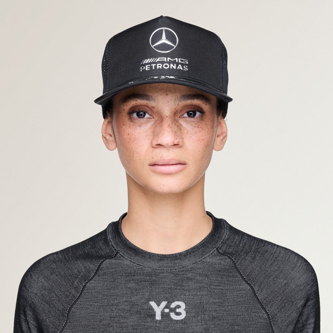 Y-3 MERCEDES-AMG PETRONAS FORMULA 1 TEAM TRUCKER KAPPE