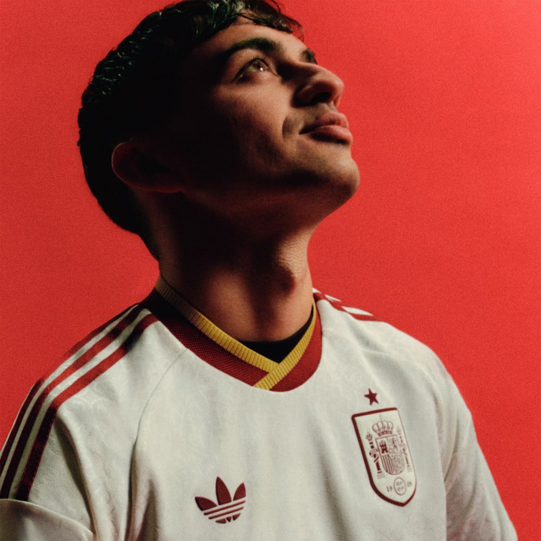 Spanien 26 Authentic Auswärtstrikot