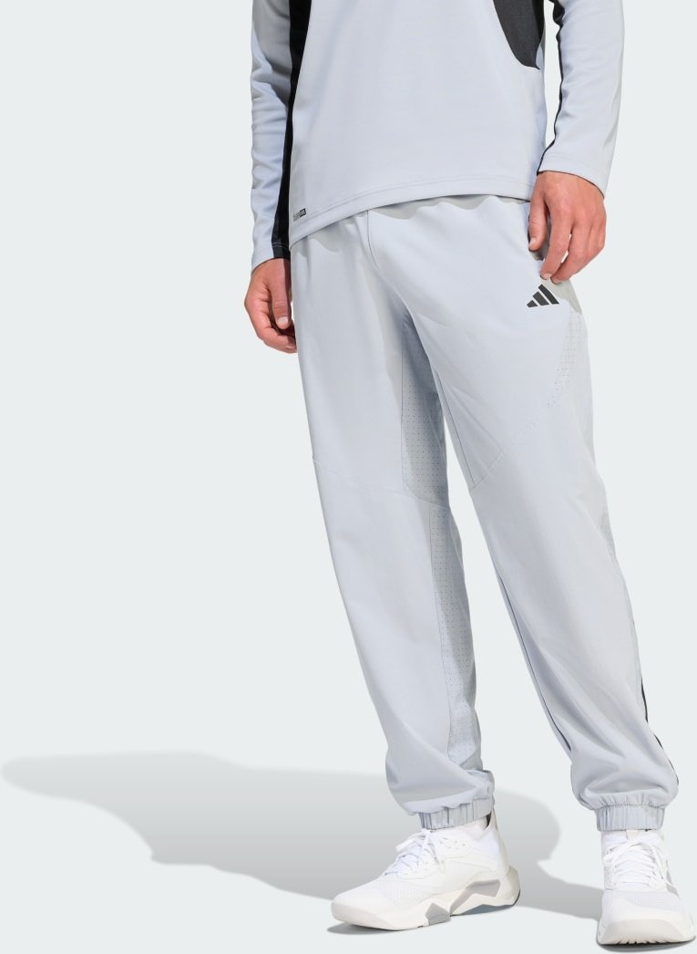 TECH ESSENTIALS WORKOUT TRAININGSHOSE