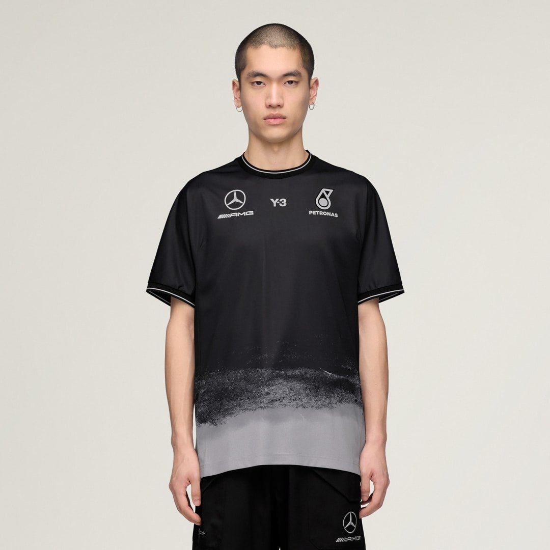 Y-3 MERCEDES AMG PETRONAS FORMULA 1 TEAM MECHANICS KURZÄRMELIGES JERSEY