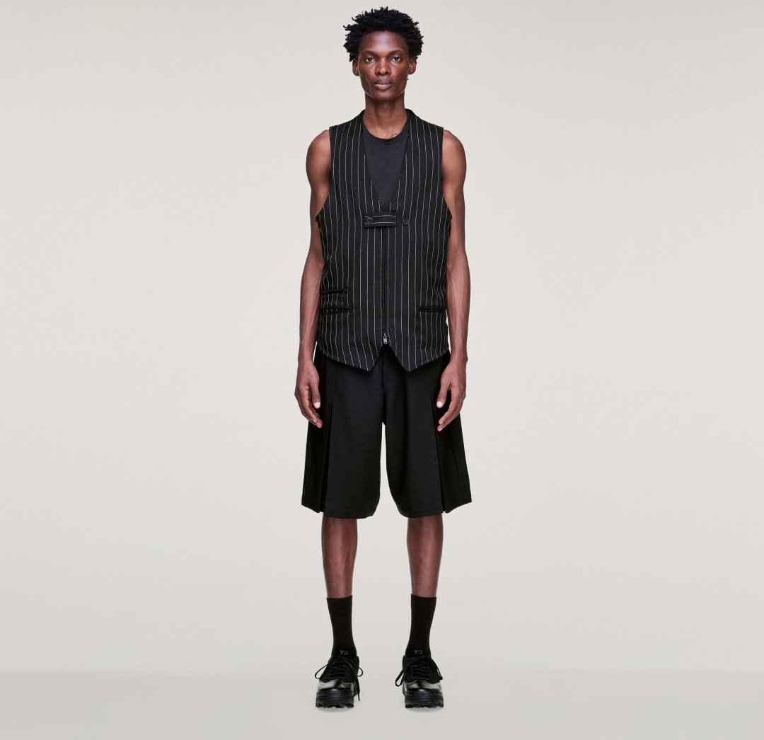 Y-3 SPORT UNIFORM SHORTS MIT FALTEN