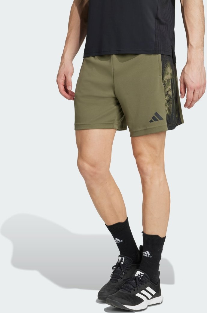 Train Essentials Seasonal 3-Stripes Short