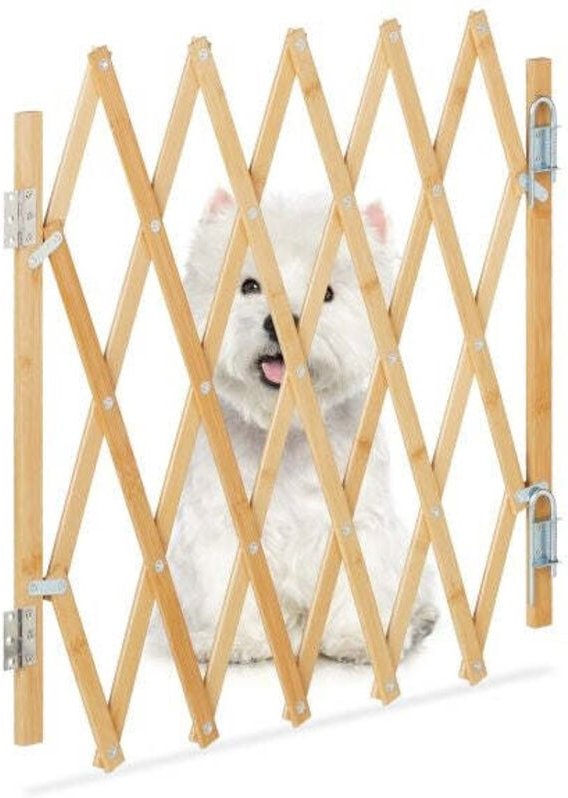 Extendable bamboo dog barrier